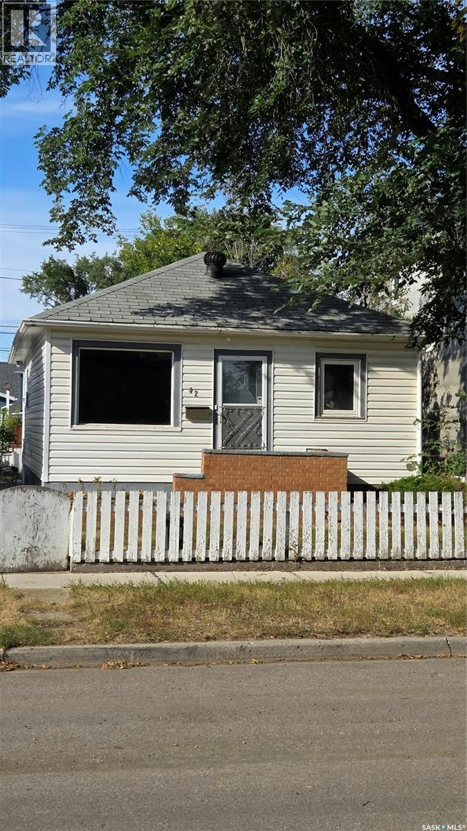 42 Elsom Street, Moose Jaw, SK, S6H 4V1