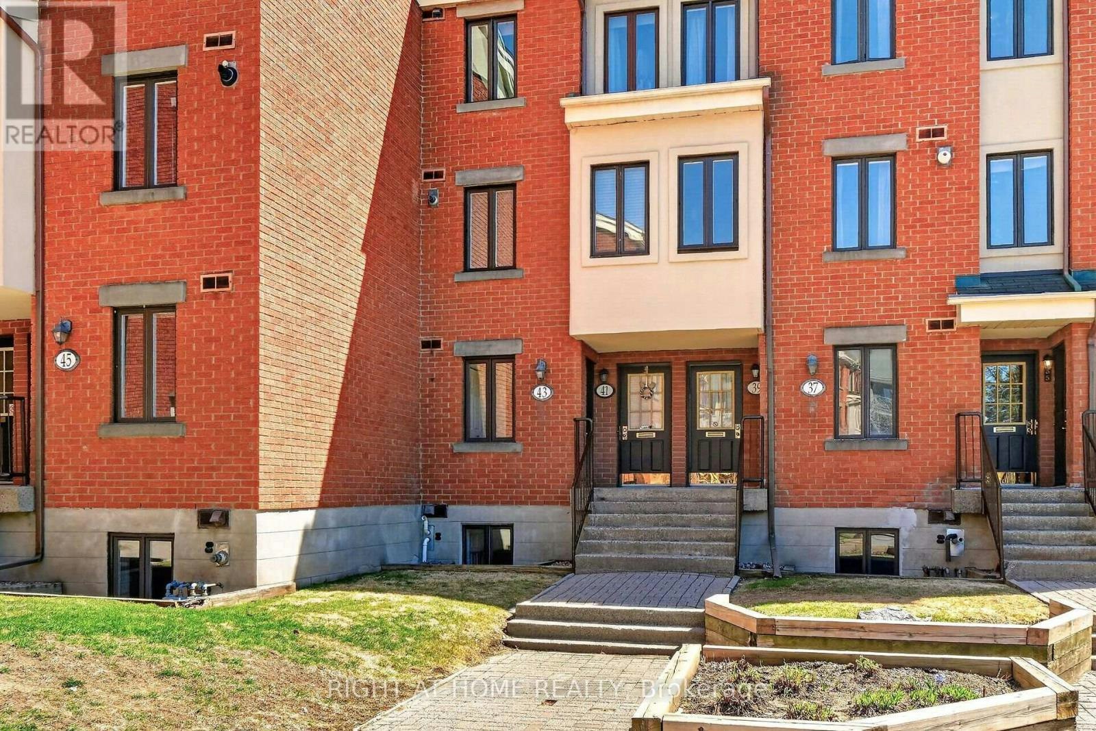 43 Crispin Private, Ottawa, ON, K1K 2T7