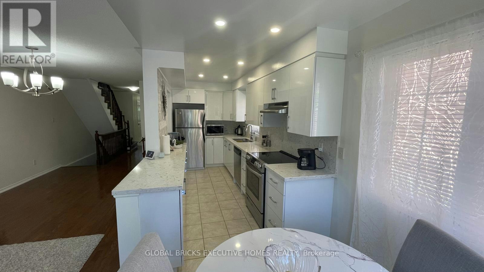 11-5255 Palmetto Place, Mississauga, ON, L5M 0H2 - 2