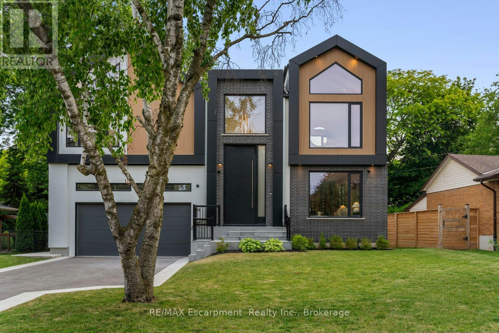 298 Strathcona Drive, Burlington, ON, L7L 2E1 - 2