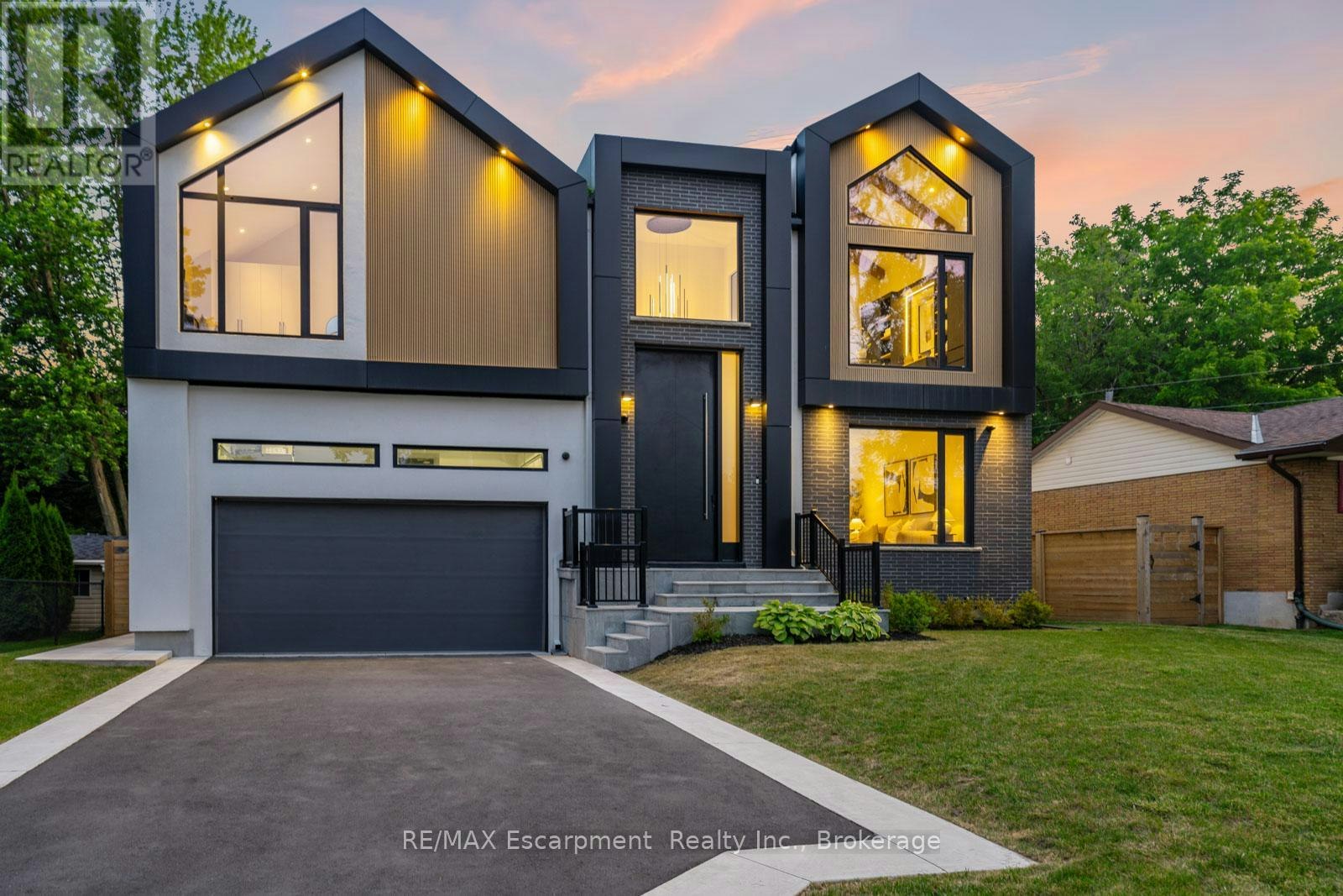 298 Strathcona Drive, Burlington, ON, L7L 2E1