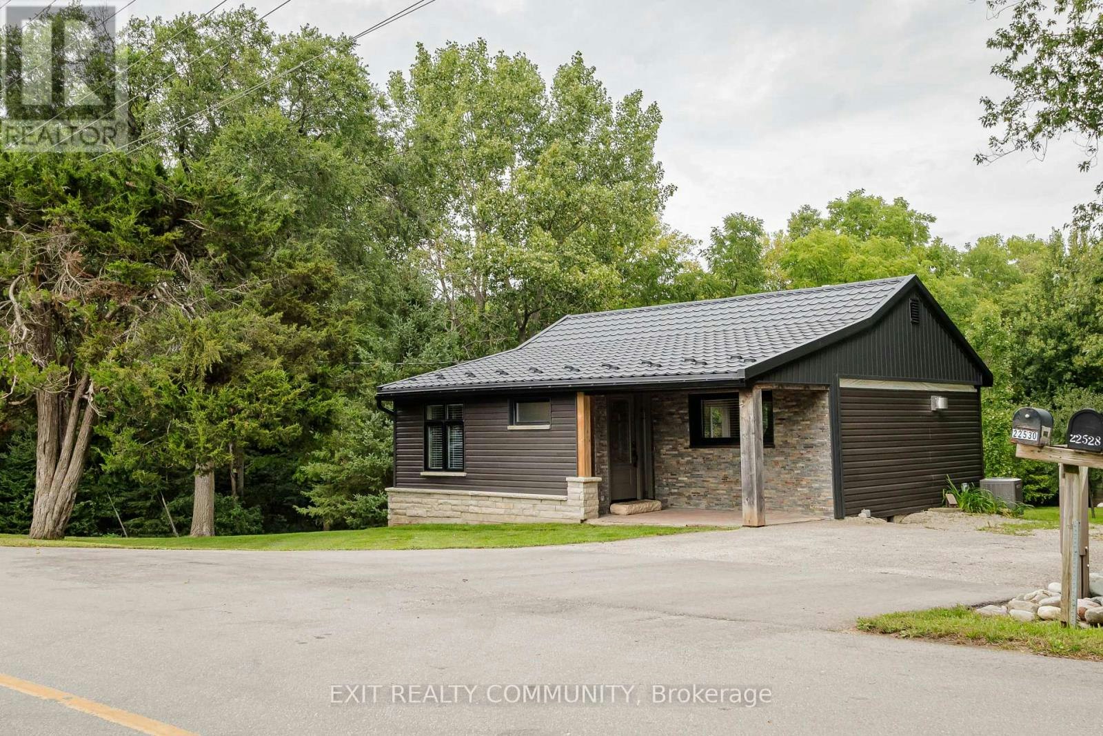 22530 Coldstream Road, Komoka, ON, N0L 1R0