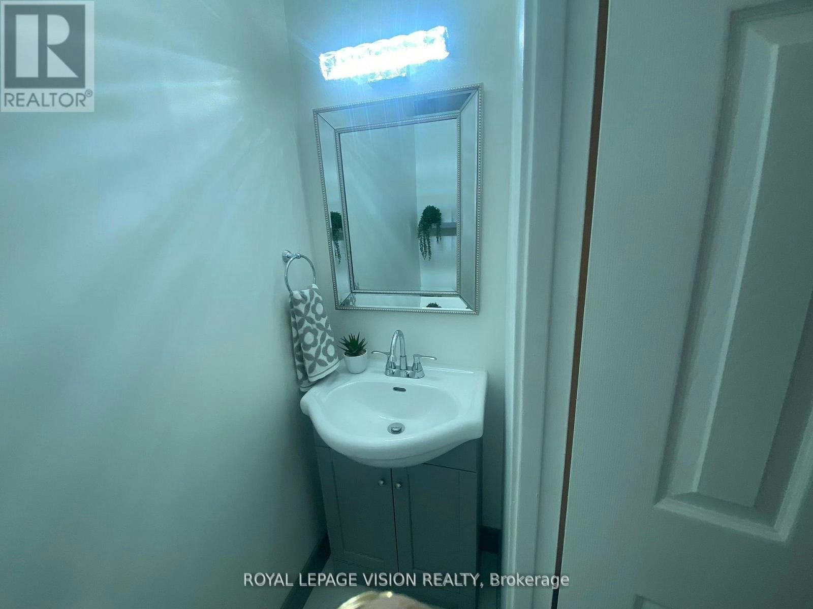 205-895 Kennedy Road, Toronto, ON, M1K 2E9 - 15
