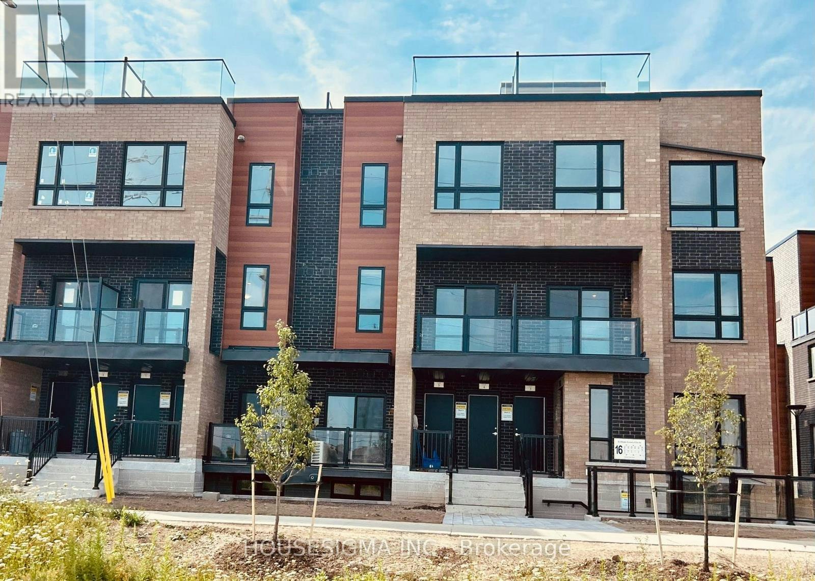 1-16 Lytham Green Circ Circle, Newmarket, ON, L3Y 0H3