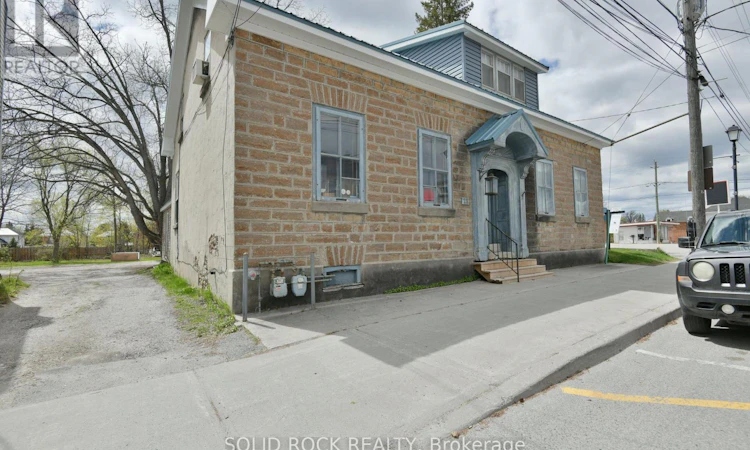 28 Wilson Street W