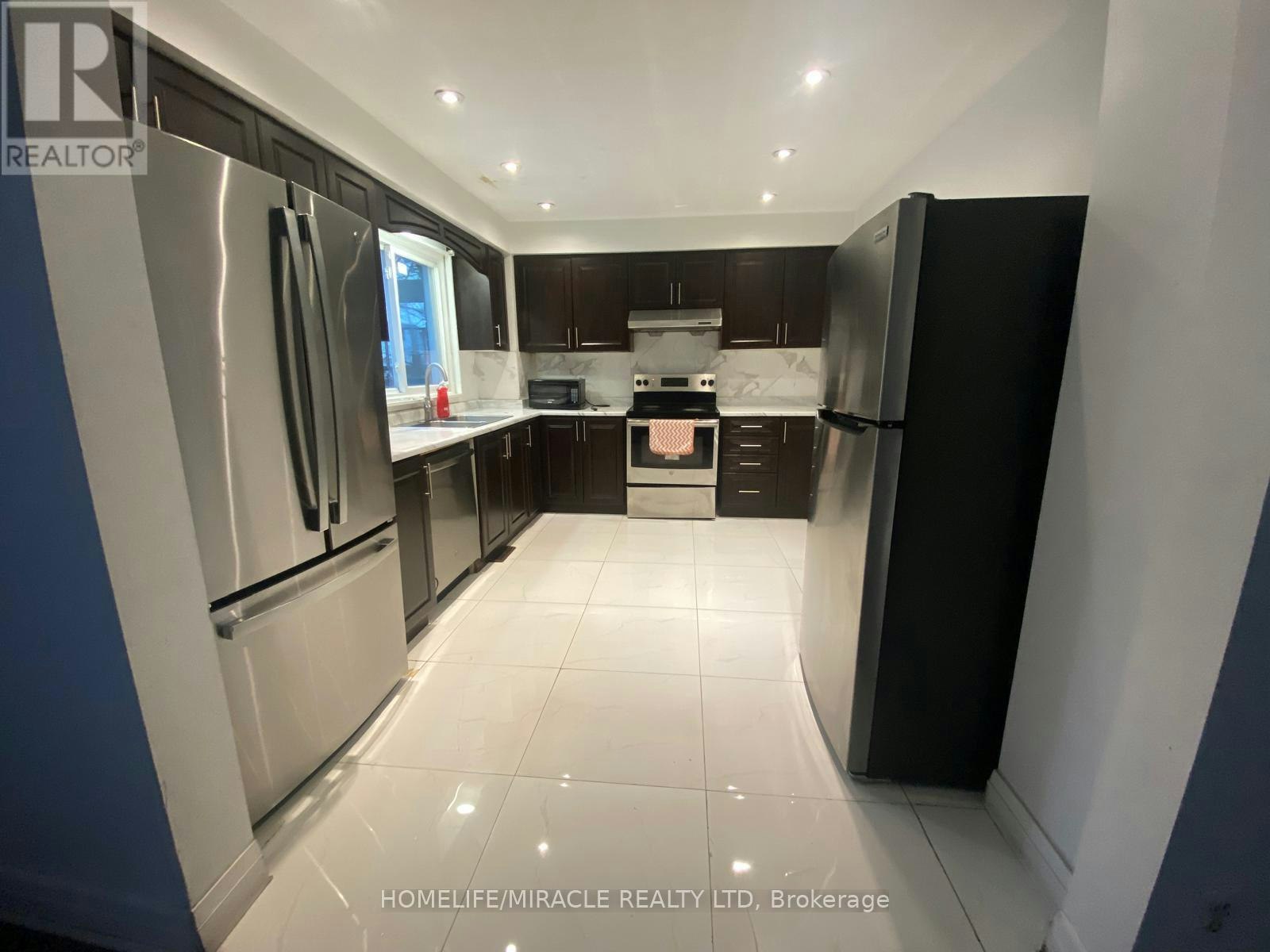 127 Fanshawe Drive, Brampton, ON, L6Z 1A8