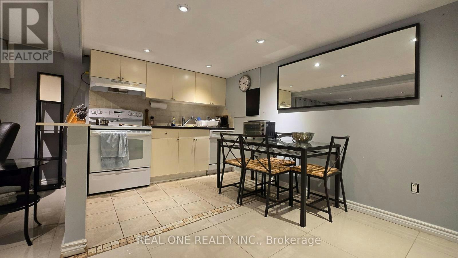 BSMT-369 Browndale Crescent, Richmond Hill, ON, L4C 3H9 - 3