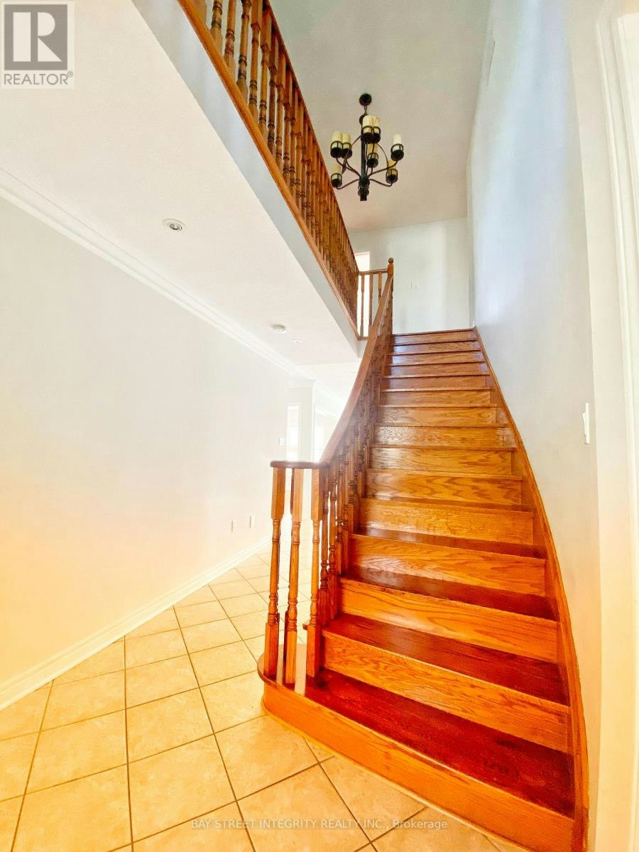 MAIN-114 Red River Crescent, Newmarket, ON, L3X 2R1 - 3