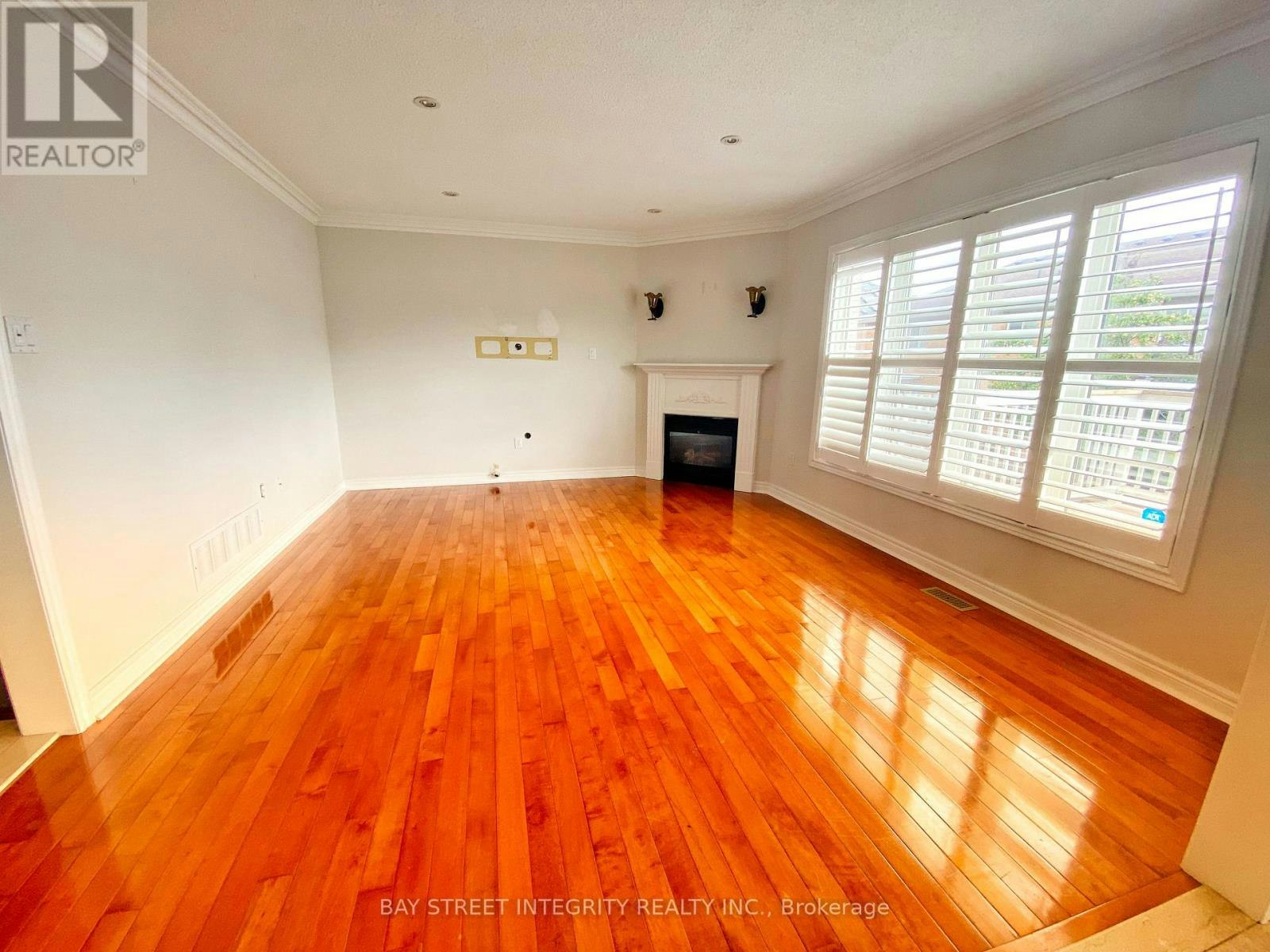 MAIN-114 Red River Crescent, Newmarket, ON, L3X 2R1 - 4