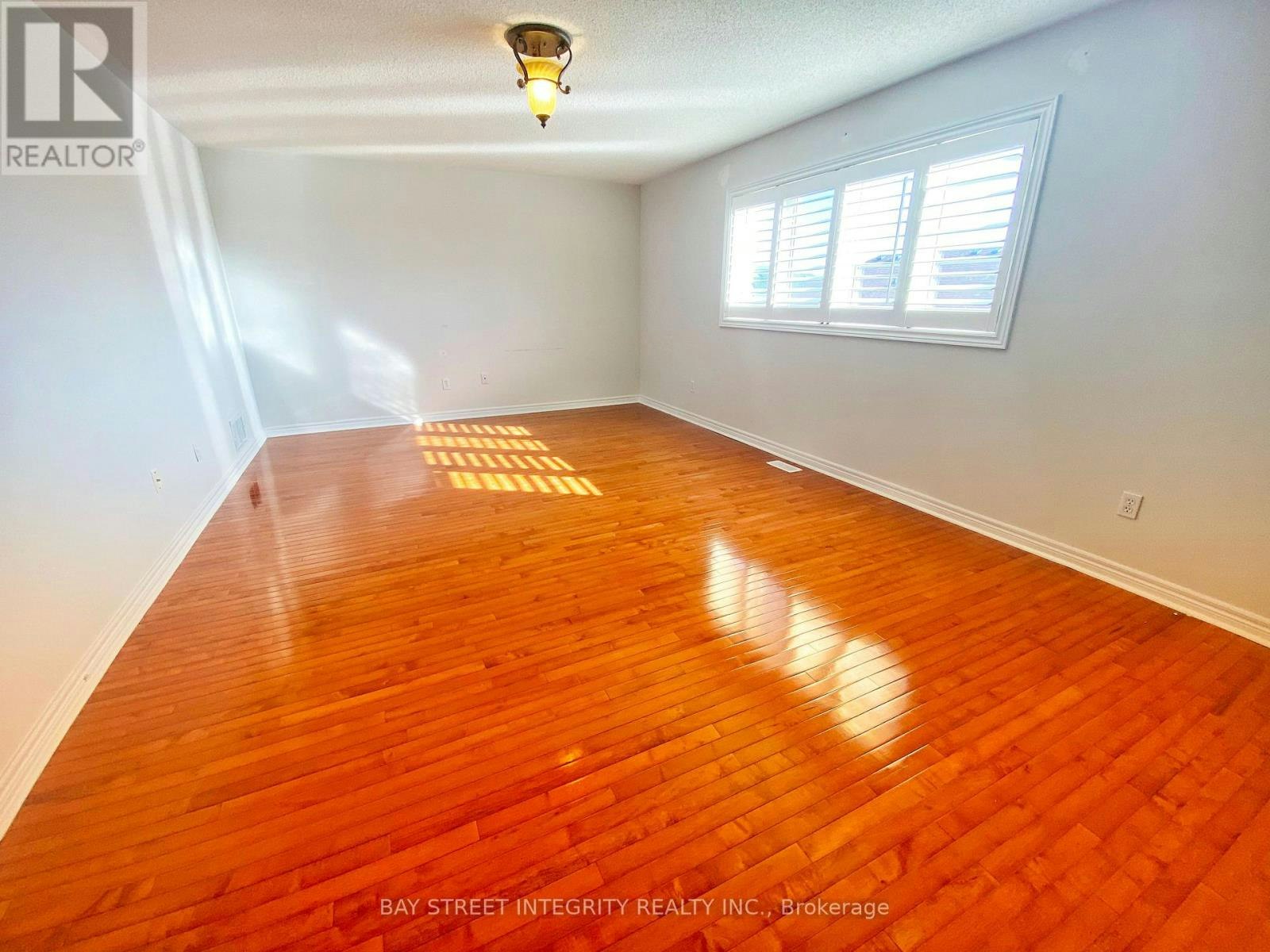 MAIN-114 Red River Crescent, Newmarket, ON, L3X 2R1 - 13