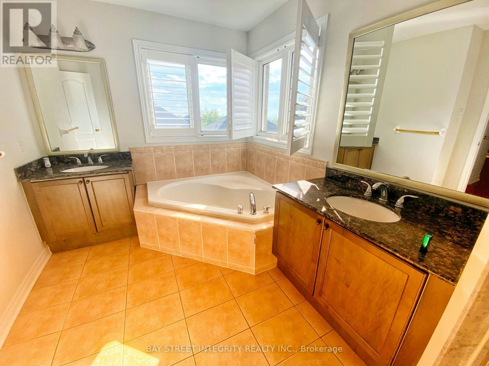 MAIN-114 Red River Crescent, Newmarket, ON, L3X 2R1 - 17