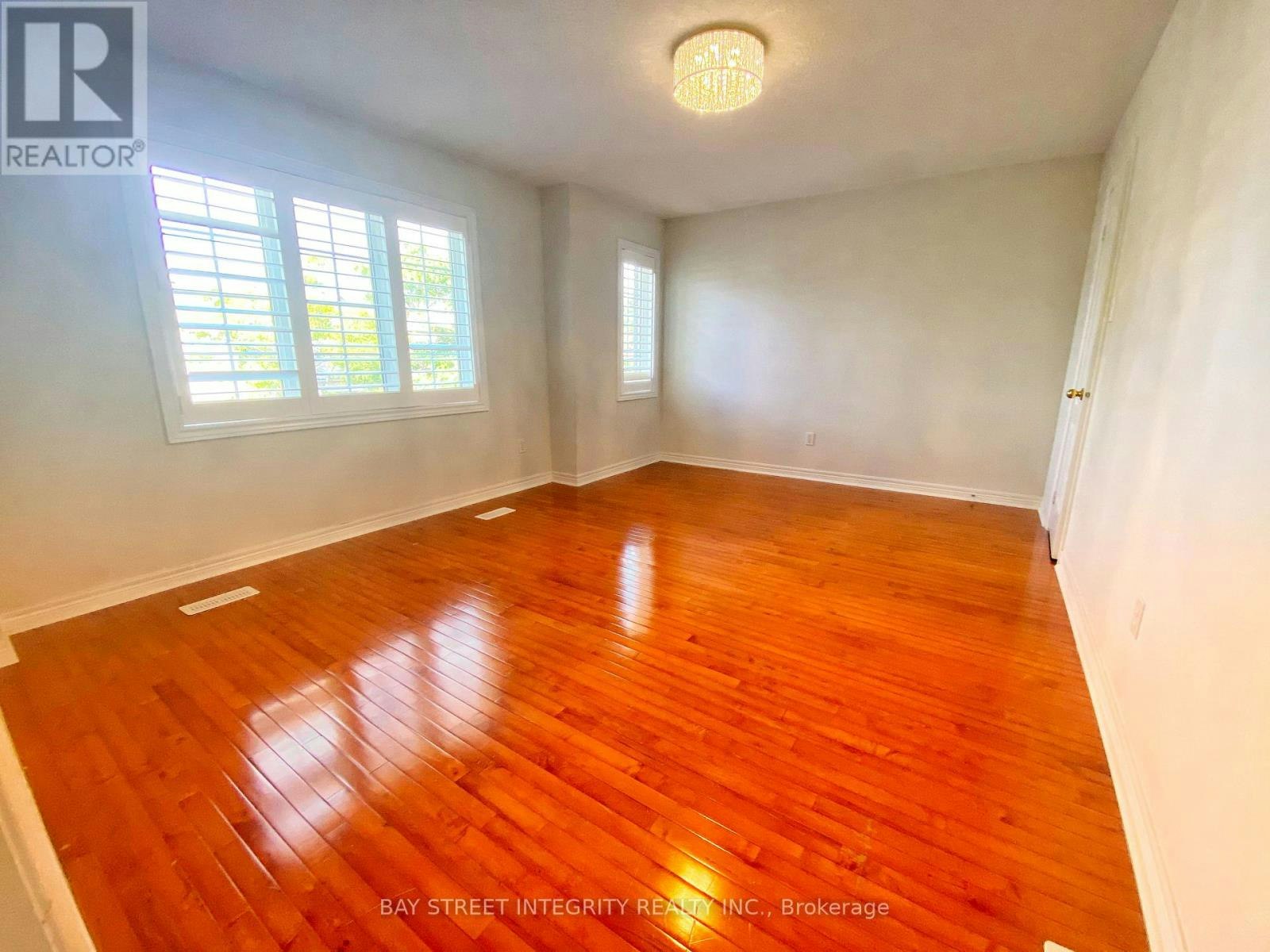 MAIN-114 Red River Crescent, Newmarket, ON, L3X 2R1 - 14