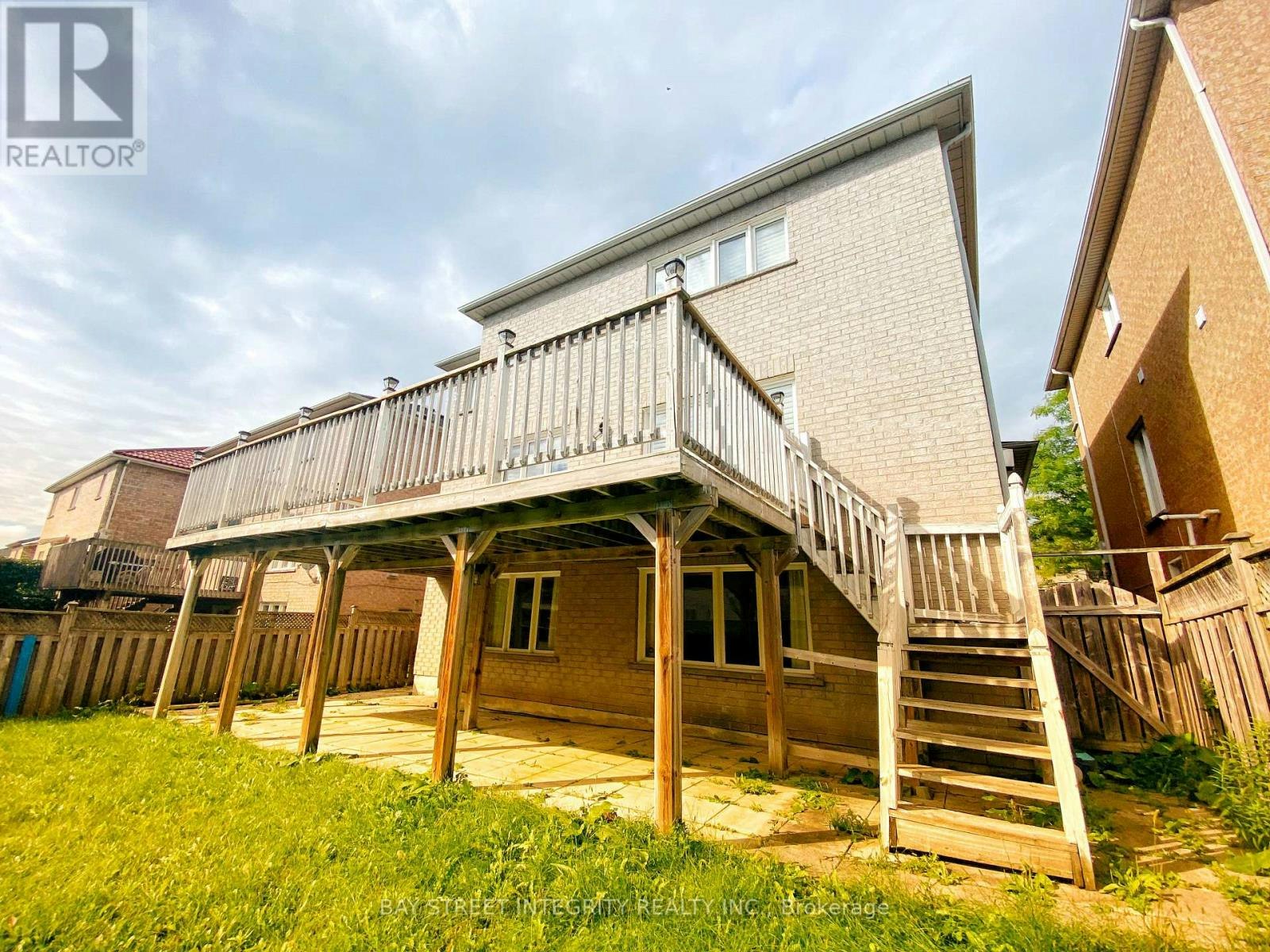 MAIN-114 Red River Crescent, Newmarket, ON, L3X 2R1 - 2