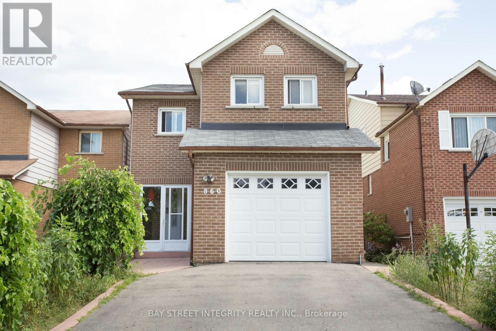 860 Messenger Meadow Drive, Mississauga, ON, L5C 3T2