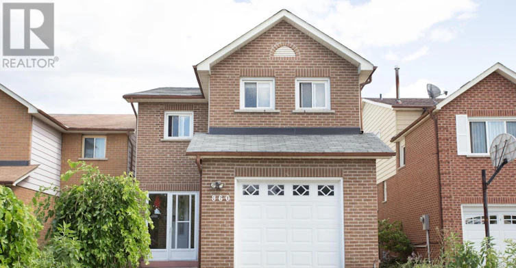 860 Messenger Meadow Drive, Mississauga, ON, L5C 3T2