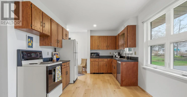 425 Bloomfield Main Street, Prince Edward County, ON, K0K 1G0 - 11
