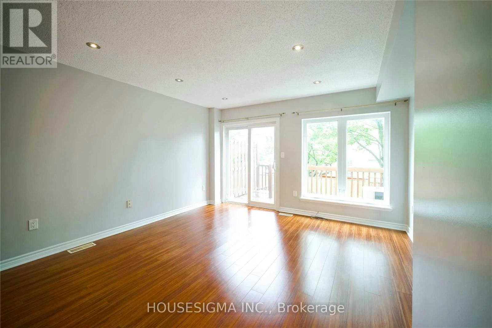 21-80 Strathaven Drive, Mississauga, ON, L5R 3V9 - 3