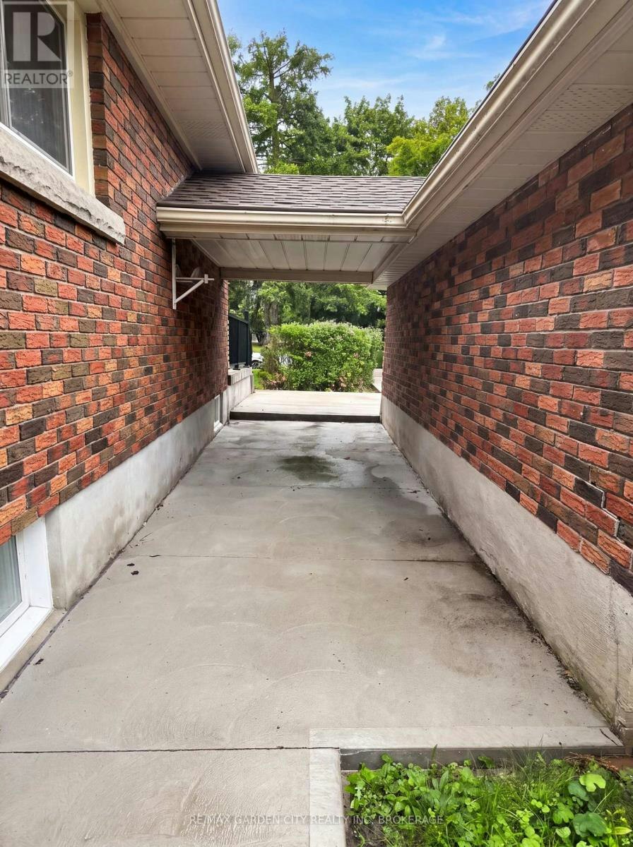 11 Macbeth Boulevard, St. Catharines, ON, L2T 2M1 - 12