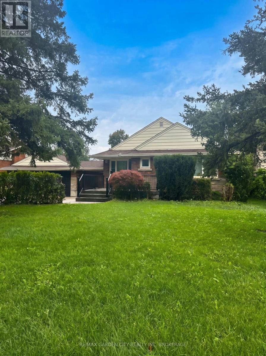 11 Macbeth Boulevard, St. Catharines, ON, L2T 2M1 - 2