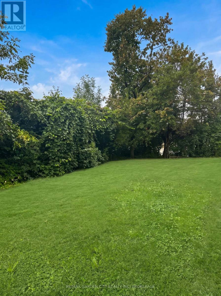11 Macbeth Boulevard, St. Catharines, ON, L2T 2M1 - 13