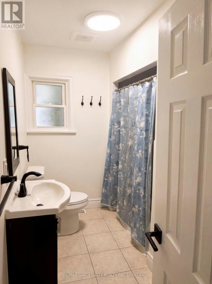 11 Macbeth Boulevard, St. Catharines, ON, L2T 2M1 - 9