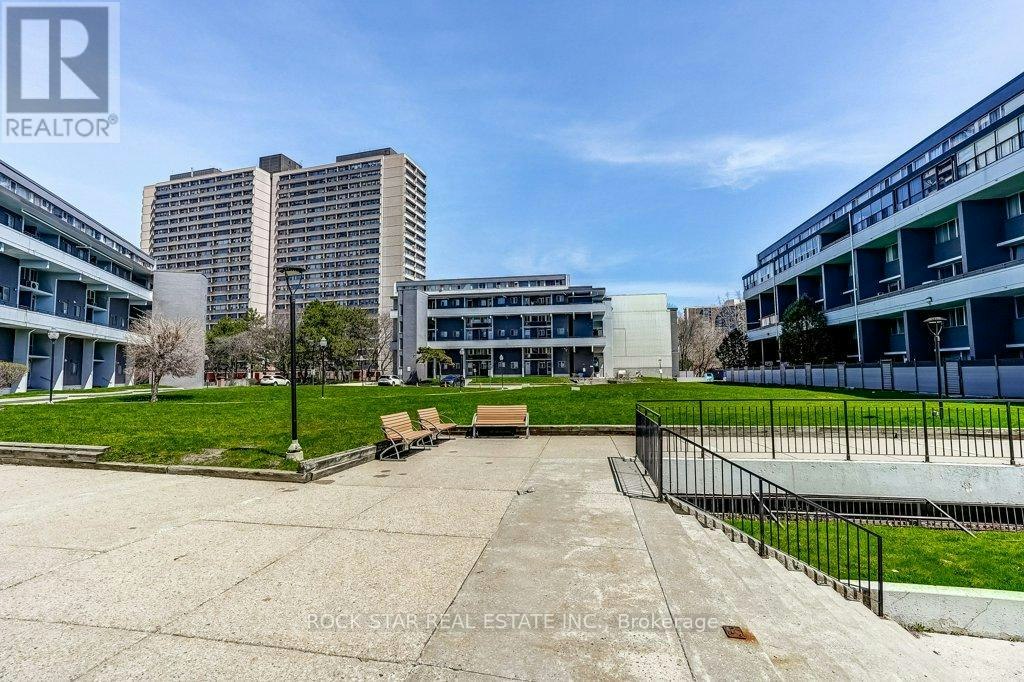 1711-10 Sunny Glenway, Toronto, ON, M3C 2Z3 - 2