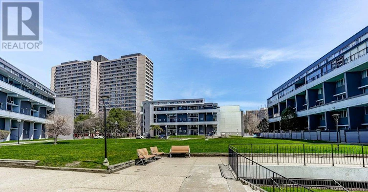 1711-10 Sunny Glenway, Toronto, ON, M3C 2Z3 - 2
