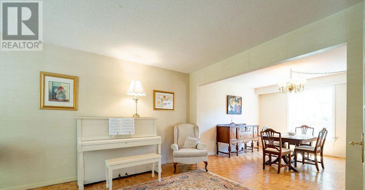 27 Drumern Crescent, Richmond Hill, ON, L4C 5H9 - 5