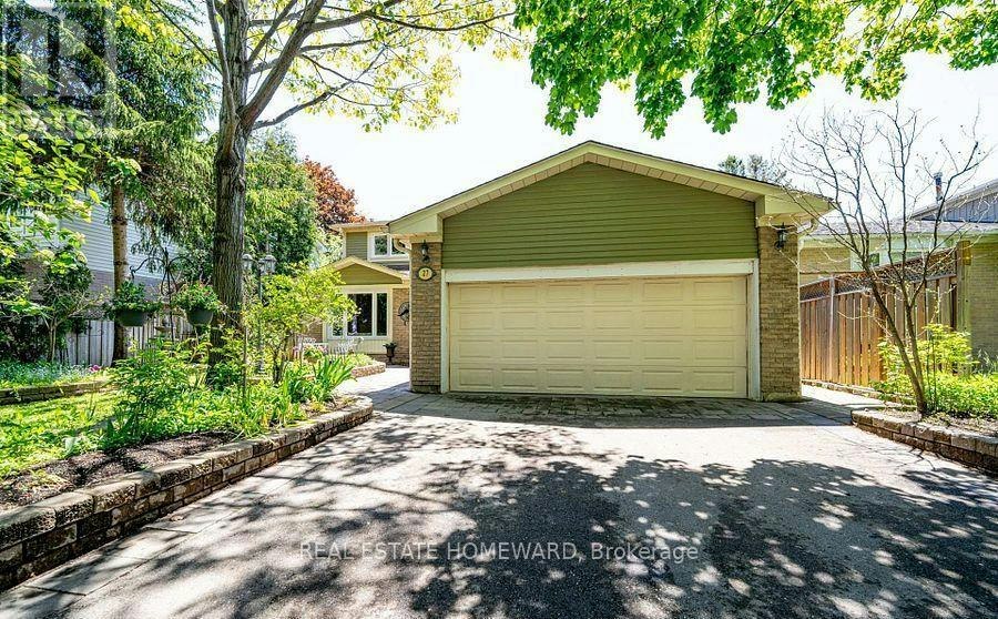 27 Drumern Crescent, Richmond Hill, ON, L4C 5H9 - 2