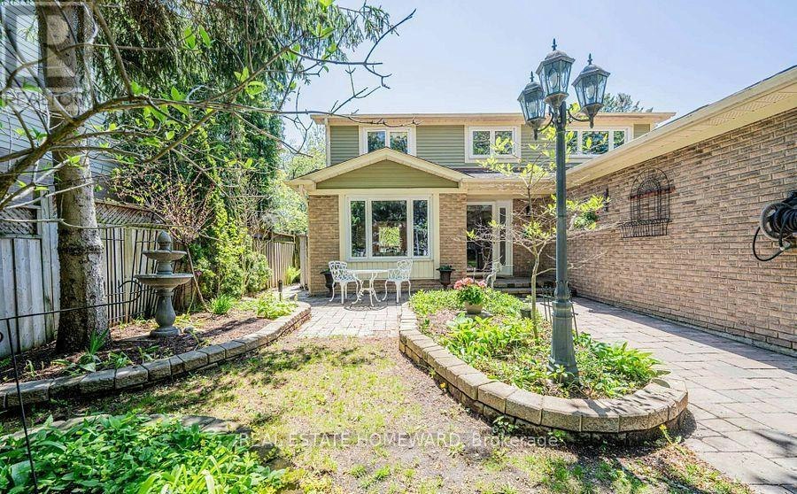 27 Drumern Crescent, Richmond Hill, ON, L4C 5H9