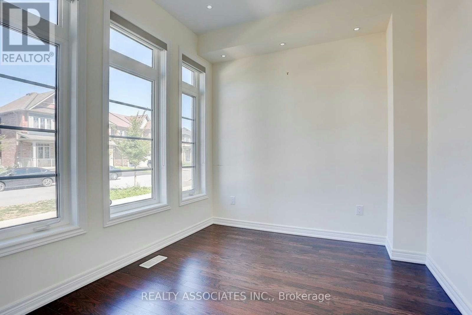 153 Roy Harper Avenue, Aurora, ON, L4G 0V6 - 3