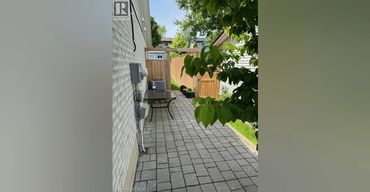 2-113 Cornerbrook Crescent, Waterloo, ON, N2V 1L3 - 5