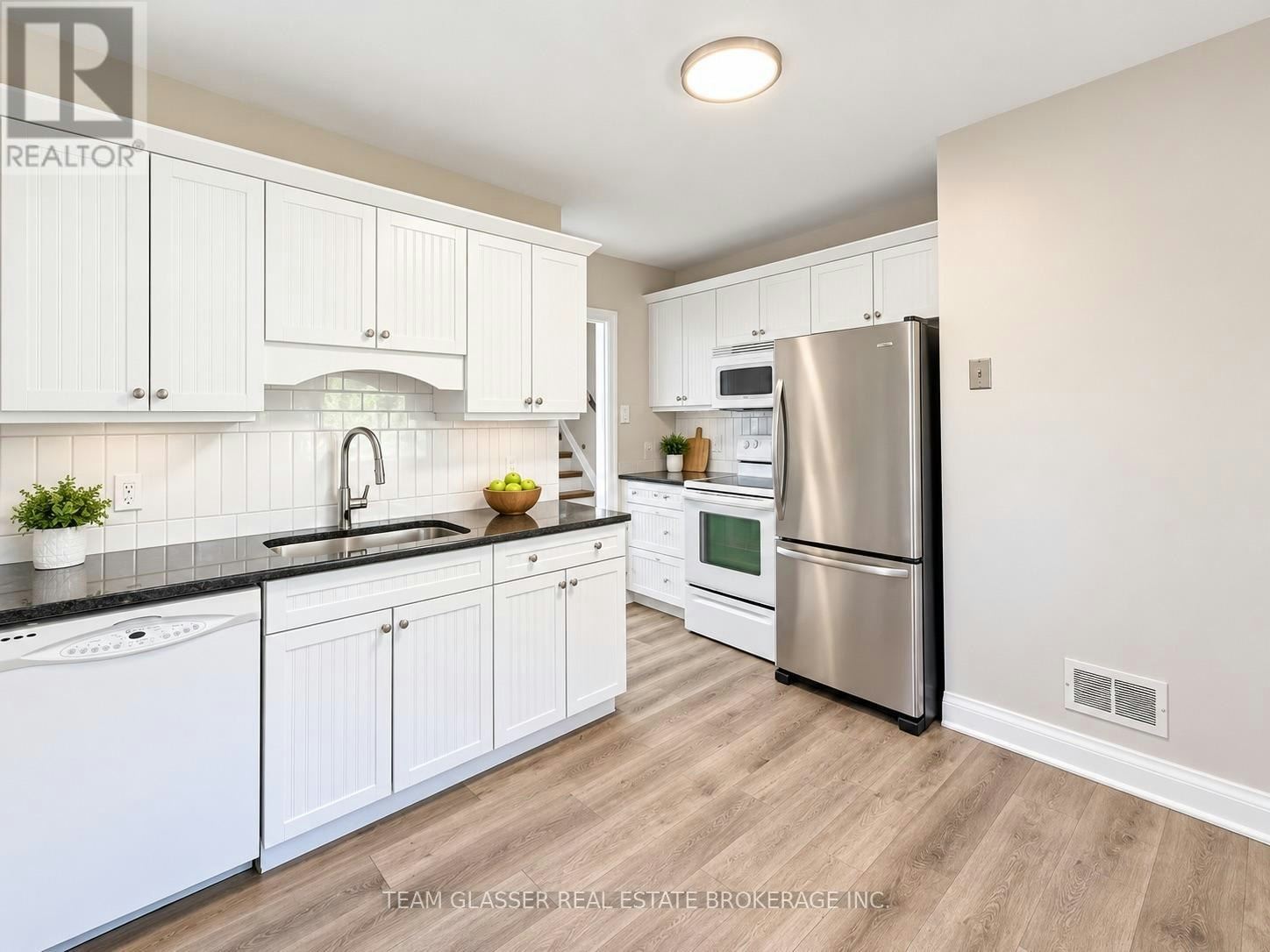 UPPER-723 Strathmeyer Street, London, ON, N5Y 3Z5 - 3
