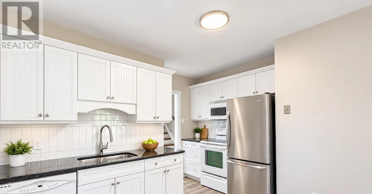 UPPER-723 Strathmeyer Street, London, ON, N5Y 3Z5 - 3
