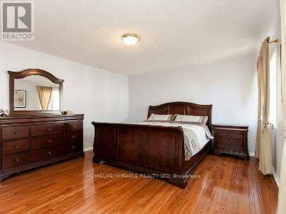 5936 Whitehorn Avenue, Mississauga, ON, L5V 2Y8 - 10