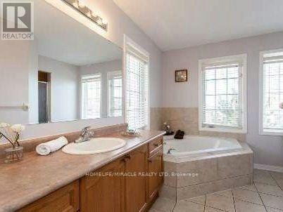 5936 Whitehorn Avenue, Mississauga, ON, L5V 2Y8 - 11