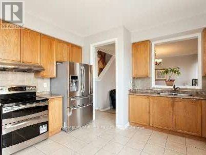 5936 Whitehorn Avenue, Mississauga, ON, L5V 2Y8 - 9