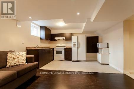 5936 Whitehorn Avenue, Mississauga, ON, L5V 2Y8 - 12