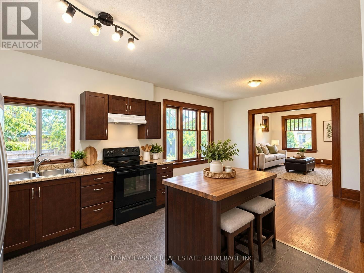 UPPER-884 Trafalgar Street, London, ON, N5Z 1E8 - 8