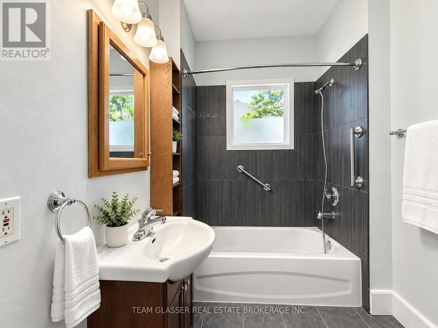 UPPER-884 Trafalgar Street, London, ON, N5Z 1E8 - 12