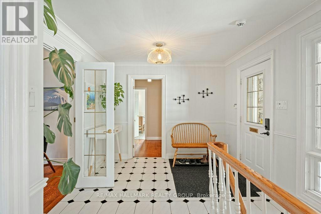 275 Crocus Avenue, Ottawa, ON, K1H 6E7 - 3