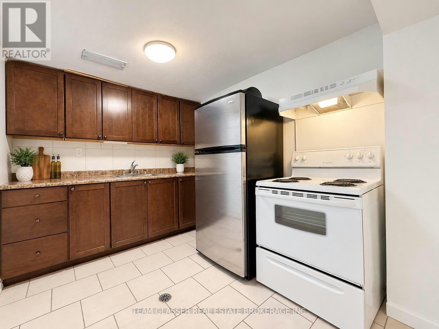 LOWER-884 Trafalgar Street, London, ON, N5Z 1E8 - 5