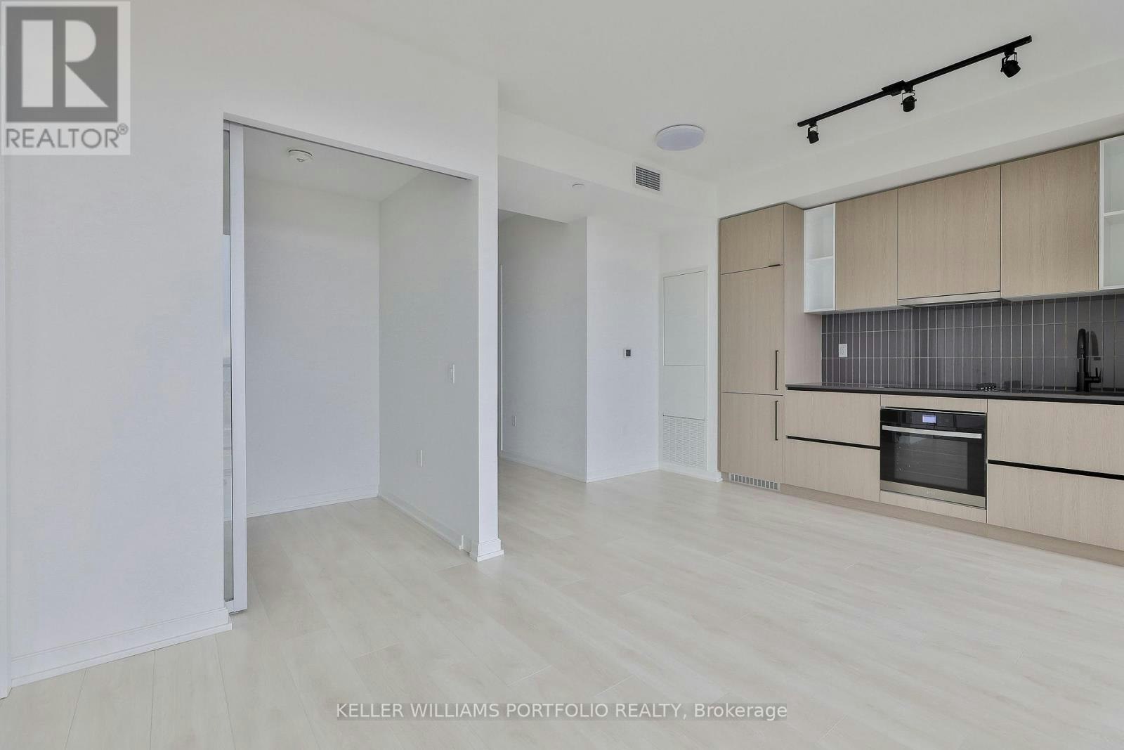 2406-1285 Dupont Street, Toronto, ON, M6H 0E3 - 7