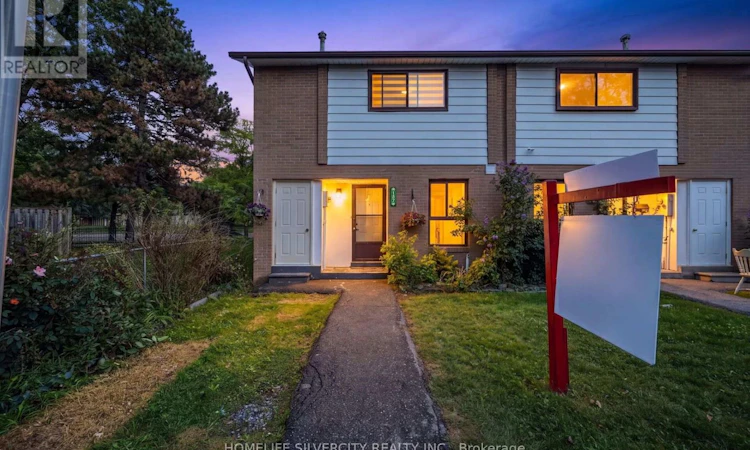 157 Fleetwood Crescent