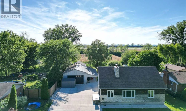 2040 Front Road North