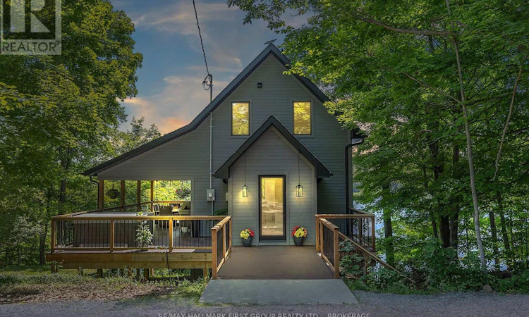 1005 Macdonald Lane