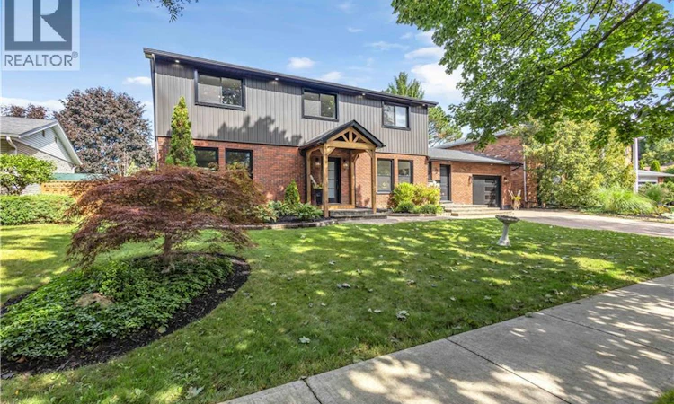 9 Rollingwood Crescent