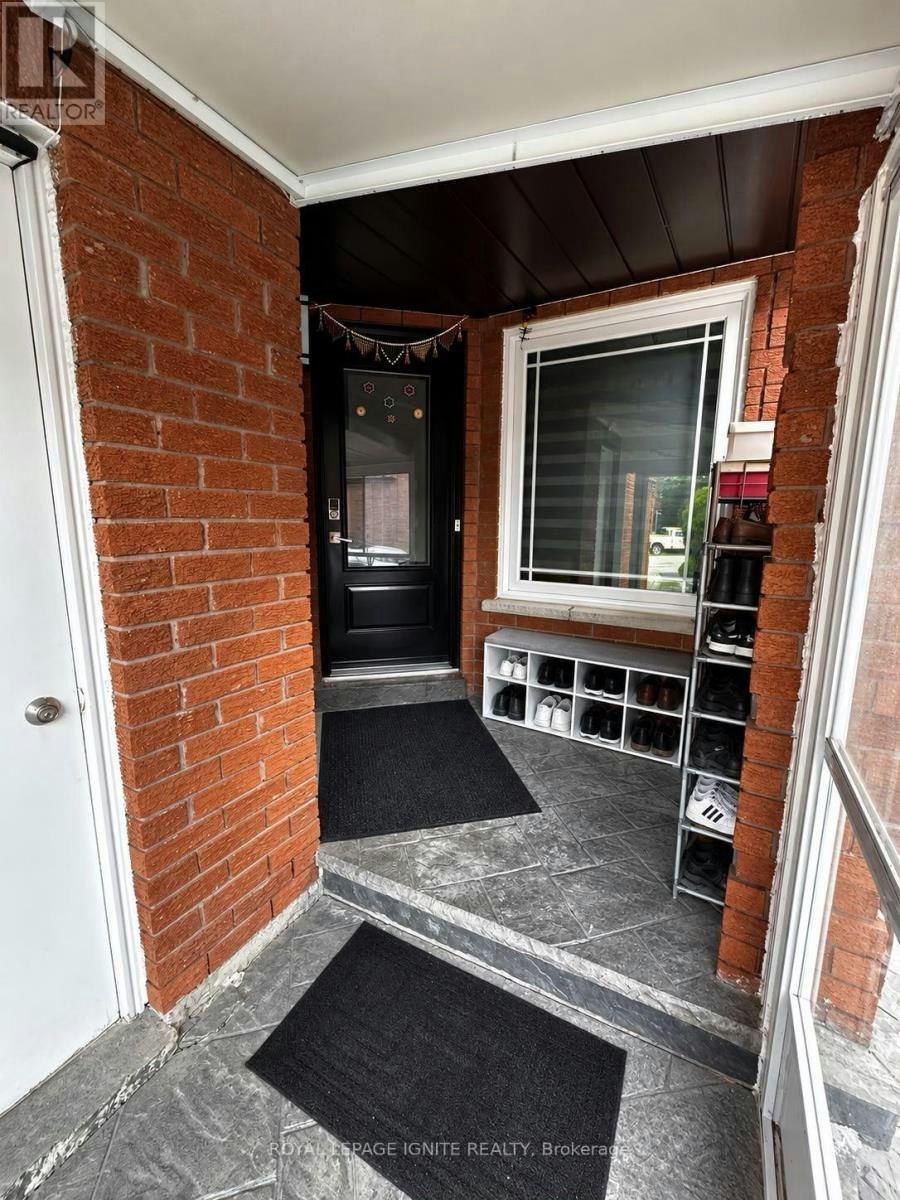 32 Marsdale Crescent, Toronto, ON, M1X 1G7 - 3