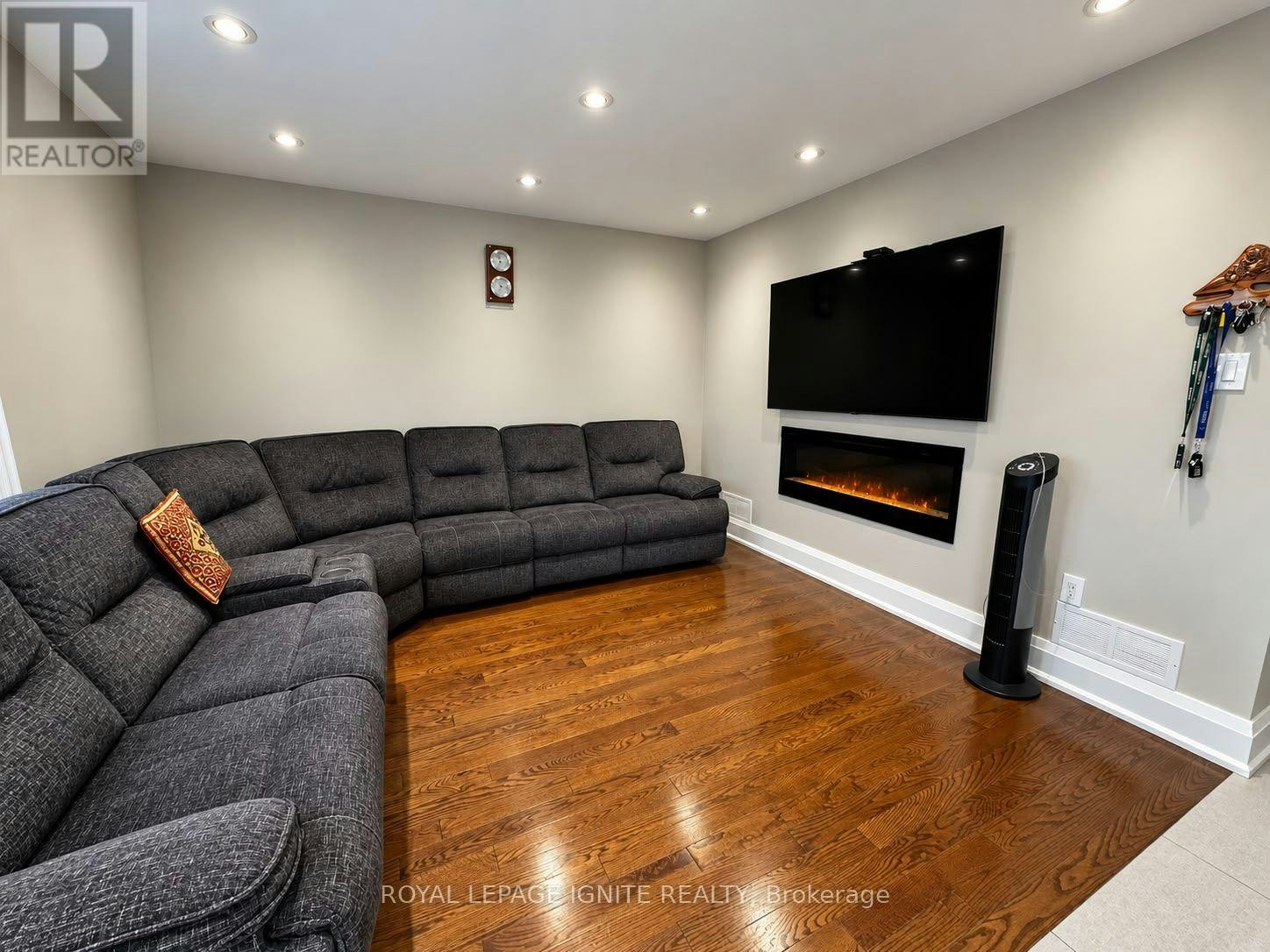 32 Marsdale Crescent, Toronto, ON, M1X 1G7 - 11