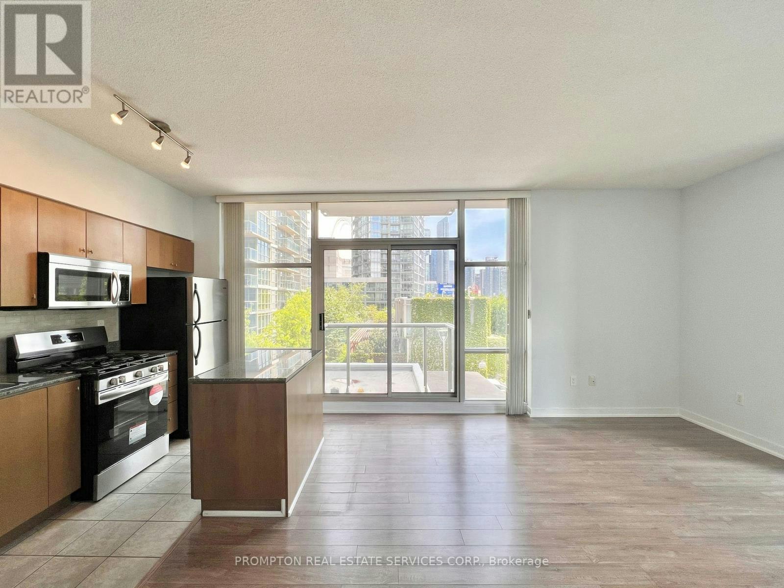 203-9 Spadina Avenue, Toronto, ON, M5V 3V5 - 11